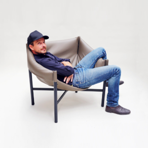 Marcus Burke Falstaff armchair in bordeaux by Stefan Diez for DANTE - Goods and Bads